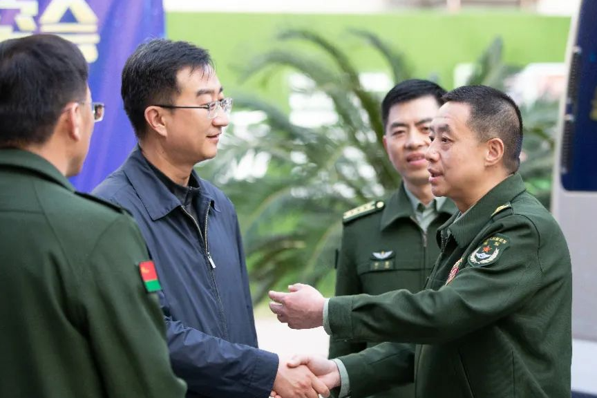 中国人民解放军陆军工程大学到访石家庄一中开展交流活动